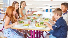 Kinder haben von Natur aus ein Gefühl, wie viel sie essen sollten, wenn man sie lässt.