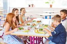 Kinder haben von Natur aus ein Gefühl, wie viel sie essen sollten, wenn man sie lässt.