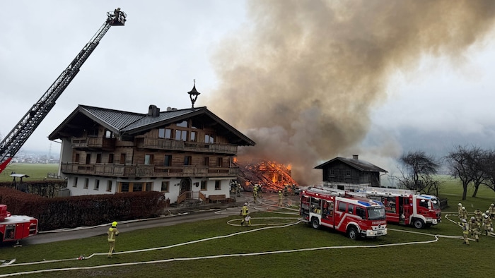 Neun Feuerwehren aus der Region rückten an.