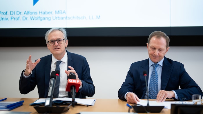 E-Control-Vorstand Wolfgang Urbantschitsch und Co-Vorstand Alfons Haber