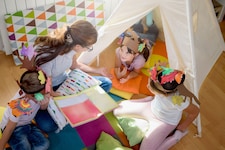 Eine Eltern-Initiative will Kinder und ihre Bedürfnisse vor finanzielle und rechtliche ...