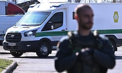 Rückgabe: Die Austro-Panzerwagen mit Dutzenden Millionen Bargeld in Euro und Dollar sowie neun ...