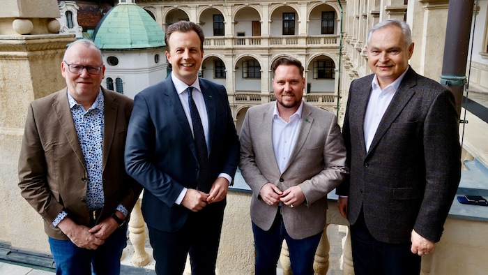 Gesundheitsfond-Geschäftsführer Michael Koren, Landesrat Karlheinz Kornhäusl, FPÖ-Klubobmann ...