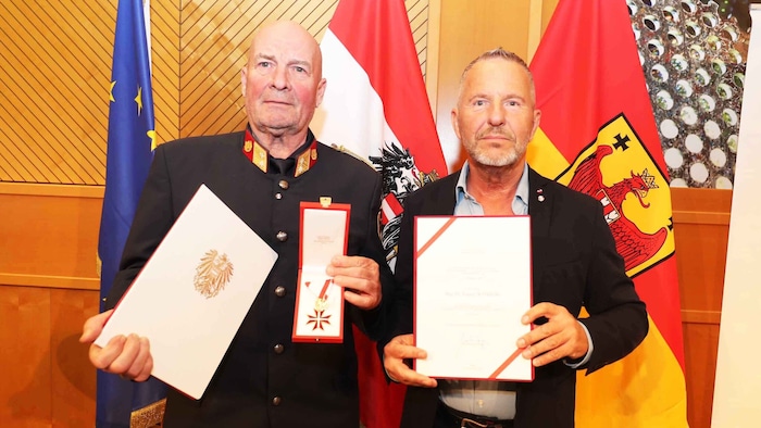 In höchsten Ehren wurden Tschank (li.) und Schmickl für besondere Verdienste vom Innenminister ...