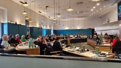 Stundenlang tagte der Gemeinderat. Die heißen Themen wurde erst spätabends aufgetischt.