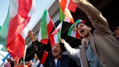 In Japan lebende Iraner gingen am Dienstag in Tokio auf die Straße.