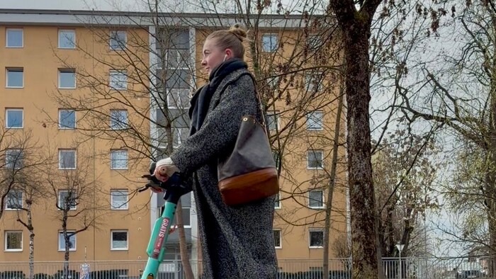 Mit dem Auto brauche ich exakt zehn Minuten in die „Krone“-Redaktion; mit dem Scooter bin ich ...