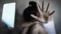 Die kaltblütige Tat wurde gefilmt – mit dem Video erpressten die Männer die Jugendliche.