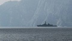 Die USA versuchen nun mittels bunkerbrechenden Bomben die Umklammerung der Iraner in der Straße ...