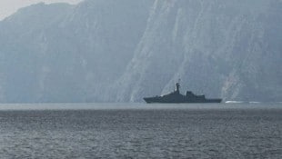 Die USA versuchen nun mittels bunkerbrechenden Bomben die Umklammerung der Iraner in der Straße ...