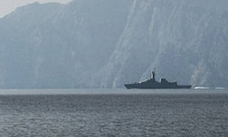 Die USA versuchen nun mittels bunkerbrechenden Bomben die Umklammerung der Iraner in der Straße ...