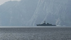 Die USA versuchen nun mittels bunkerbrechenden Bomben die Umklammerung der Iraner in der Straße ...