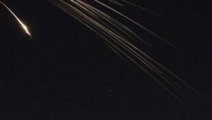 Die iranische Streubombe über dem Himmel von Tel Aviv