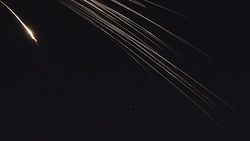 Die iranische Streubombe über dem Himmel von Tel Aviv