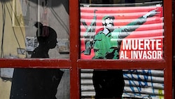 Eindeutige Botschaft an die USA an diesem Schaufenster: „Tod den Invasoren“