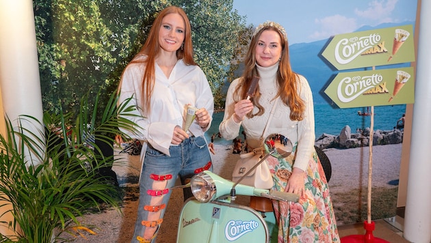 Moderatorin Barbara Meier mit Designerin Niki Osl.