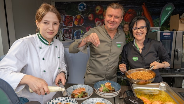 Auch Starkoch Christof Widakovich ist bei der Kochshow dabei.