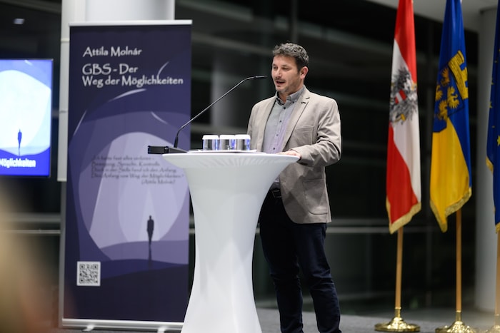 Attila Molnár, hier bei der ersten Präsentation seines Buches