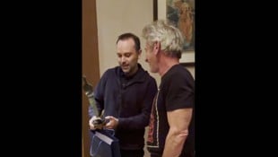 Sean Penn bekam in der Ukraine einen Ersatz-Oscar überreicht.