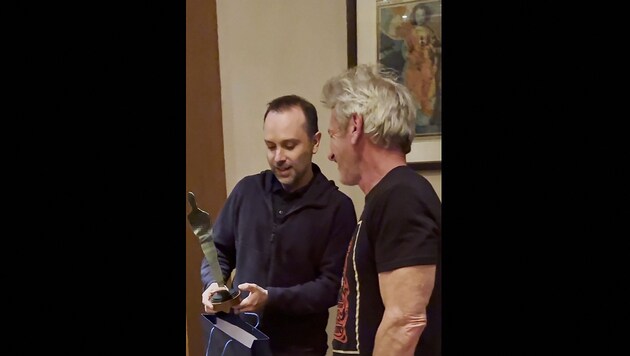 Sean Penn bekam in der Ukraine einen Ersatz-Oscar überreicht.