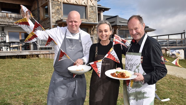 Die Hüttenwirte Peter Aschbacher und Nina Strafner feiern ihren Sterne-Koch Stefan Lastin.