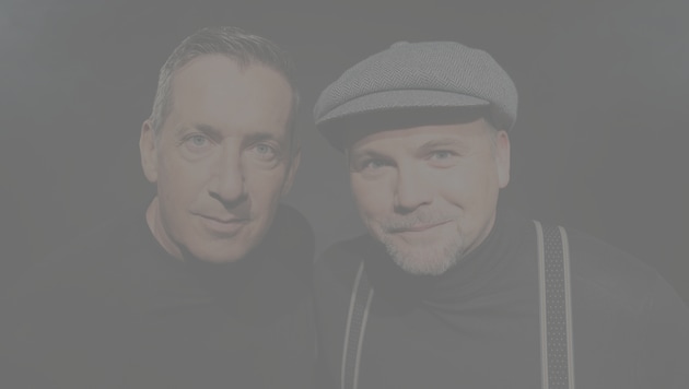 Viktor Gernot und Thomas Stipsits parodieren mit Gitarre und Gesang als „Lotterbuben“ im neuen ...