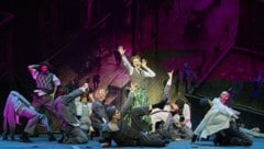 Sarah Schütz in der Rolle der Ruth – eine der beiden Schwestern – mit dem ufEnsemble