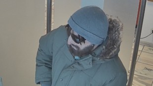 Von dem Bankräuber fehlt weiter jede Spur.