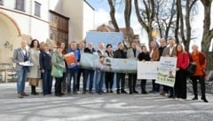 Die Gruppe der Veranstalter von „Aufblühen“.