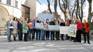 Die Gruppe der Veranstalter von „Aufblühen“.