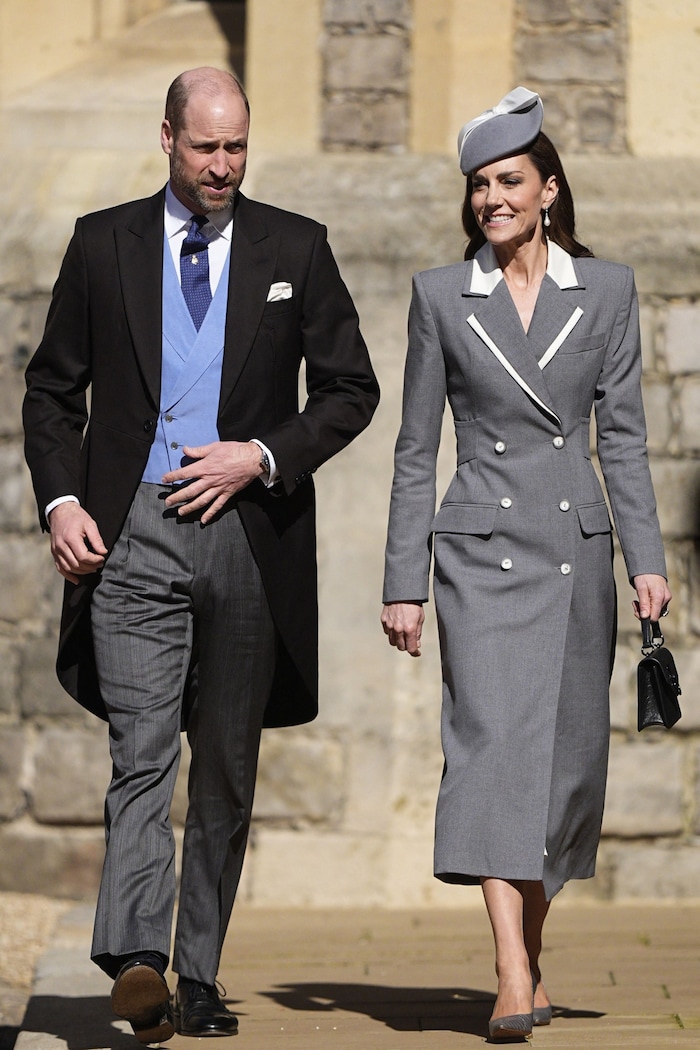 Alles aufeinander abgestimmt: Hut, Kleid, Schuhe und Prinzessin Dianas berühmte Perlenohrringe