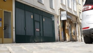 Von außen ziemlich unscheinbar, doch dahinter verbirgt sich der wohl teuerste Parkplatz der ...