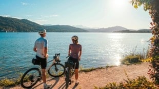 Bei der genussvollen Reise auf zwei Rädern kommt man auch zum Wörthersee in Kärnten.