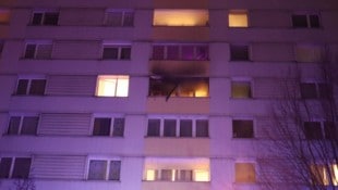 Die Flammen konnten die Bewohner eindämmen, aber der Rauch verbreitete sich stark