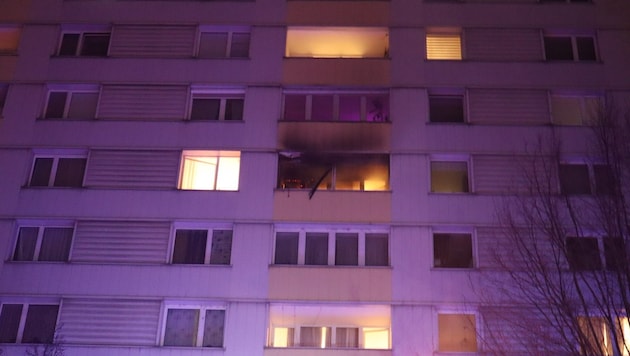 Die Flammen konnten die Bewohner eindämmen, aber der Rauch verbreitete sich stark