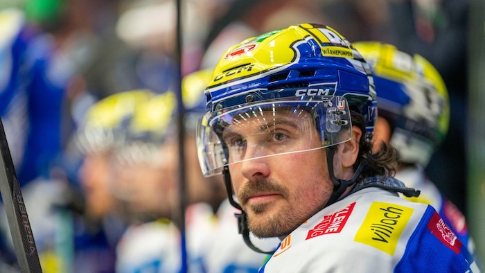 Adam Helewka bleibt in Villach.