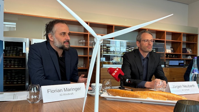 Maringer und Neubarth (re.) zeigten Fakten zur Windkraft auf.