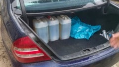 Auf einem Lagerplatz wurde literweise Diesel in Kanister abgefüllt und dann abtransportiert.