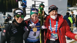Sandra Flunger (li.) mit ihrer langjährigen Paradeathletin Lisa Hauser (M.) und Alfred Eder.