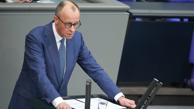 Deutschlands Bundeskanzler Friedrich Merz (CDU) gab am Mittwoch im Plenum des Bundestages eine ...