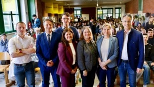 Die Diskutanten Michael Winter (KFG), René Apfelknab (FPÖ), Philipp Pointner (NEOS), Doris ...