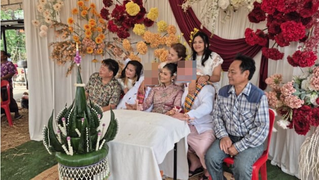 Nur ein Polizist will die Thailänderin ehelichen – der Beamte Macky (re.) war lediglich Beistand ...