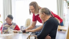 Katharina Süss, Teamleiterin in der angrenzenden Altenpension, war selbst einmal Schülerin und ...