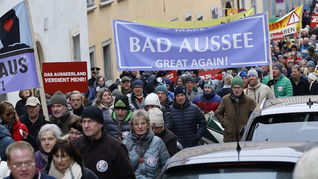 Am 16. Dezember fuhren mehrere Busse mit Hunderten Bewohnern des Ausseerlands nach Graz, um ...
