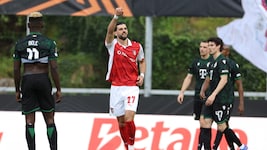 Florian Grillitsch jubelt über seinen Treffer.