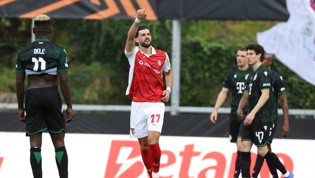 Florian Grillitsch jubelt über seinen Treffer.