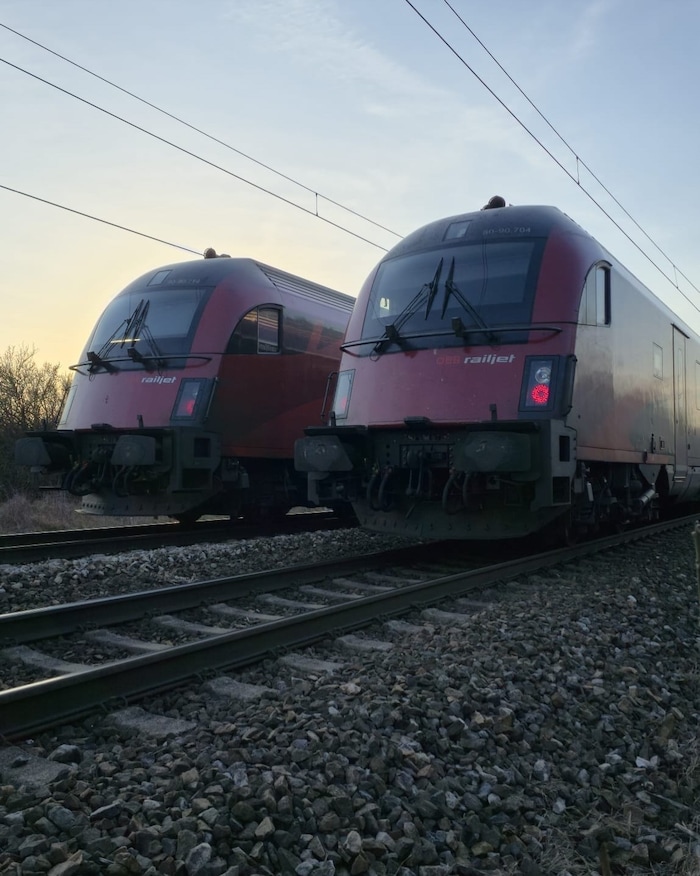 Rund 100 Personen mussten aufgrund eines technischen Gebrechens sicher aus dem Zug gebracht ...