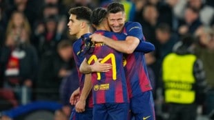 Doppeltorschütze herzt Doppeltorschütze: Robert Lewandowski und Raphinha.