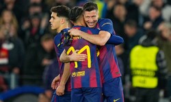 Doppeltorschütze herzt Doppeltorschütze: Robert Lewandowski und Raphinha.