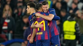 Doppeltorschütze herzt Doppeltorschütze: Robert Lewandowski und Raphinha.